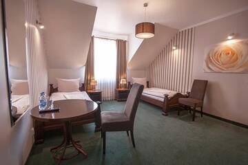 Фото номера Двухместный номер с 2 отдельными кроватями Отель Hotel Fox г. Wolbórz 10