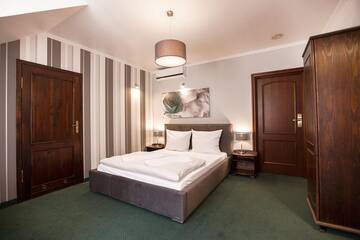 Фото номера Большой двухместный номер с 1 кроватью Отель Hotel Fox г. Wolbórz 3