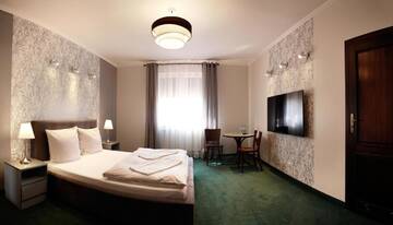 Фото номера Двухместный номер Делюкс с 1 кроватью и ванной Отель Hotel Fox г. Wolbórz 4